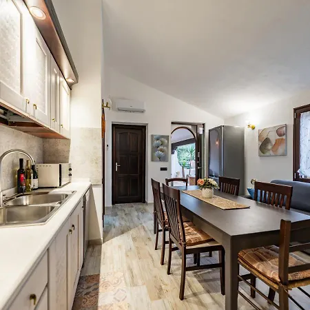 Rosa Apartment