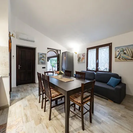 Rosa Apartament Tertenìa